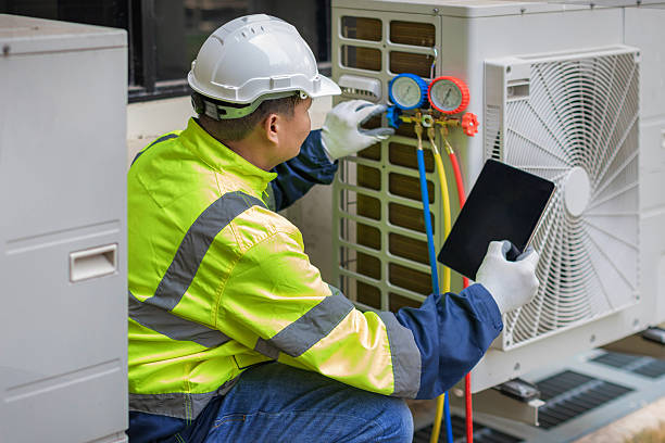 Professional Hvac technician working in Louisburg, KS